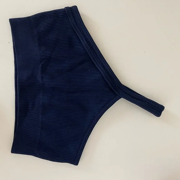 SOLD🚨Alo Navy Blue Ribbed One-Shoulder Top - Picture 2 of 5